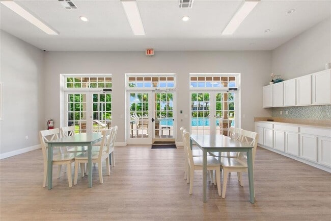 Building Photo - 546 Windsor Pl