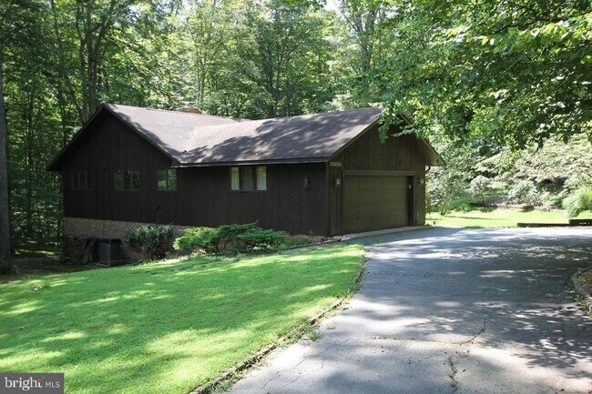 Building Photo - 10264 Greystone Rd