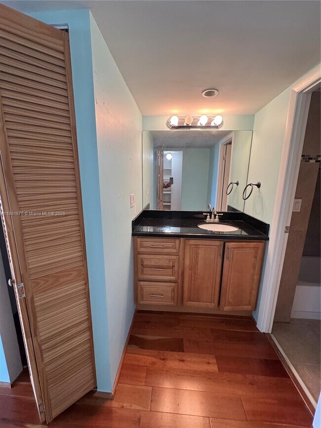 Building Photo - 20379 W Country Club Dr