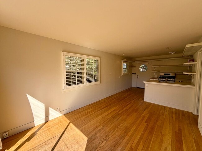 Building Photo - 1072F-A/B-PGPM-T/L-CS