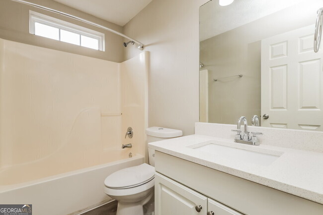 Building Photo - 154 Vinings Dr