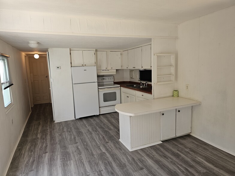 Building Photo - 1223 Hickory Ave