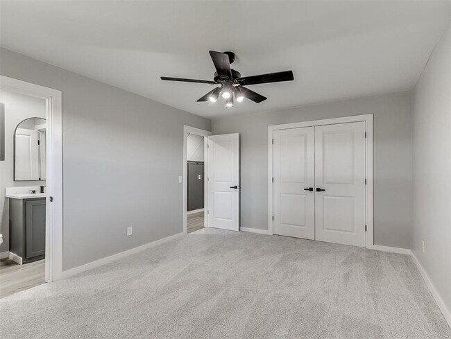 Building Photo - Look at this beautiful home!! 4 bed, 3 full baths!