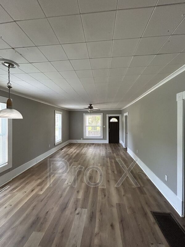 Building Photo - 706 W Kansas St