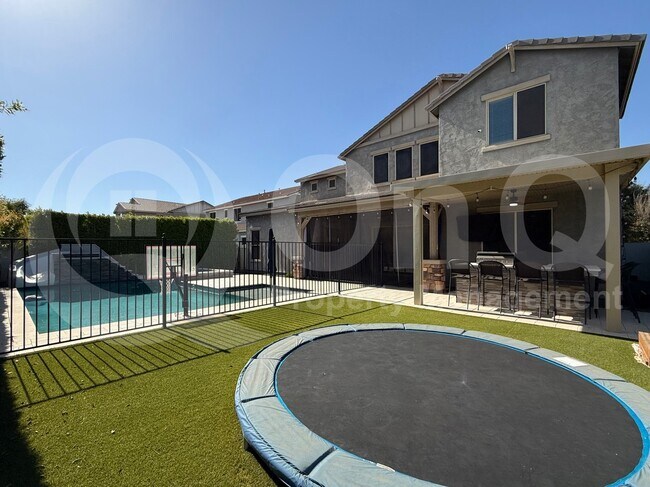 Building Photo - 4247 E Comstock Dr