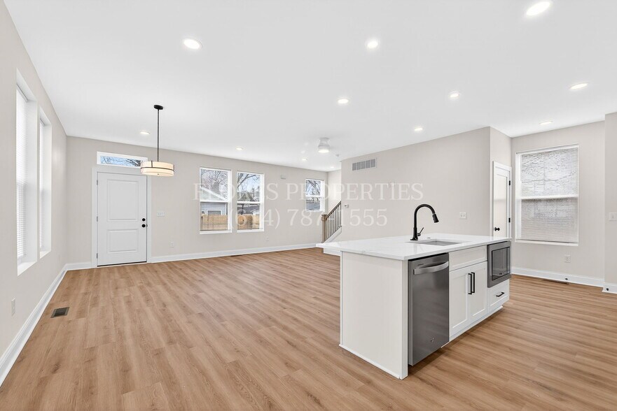 Building Photo - 696 S 22nd St