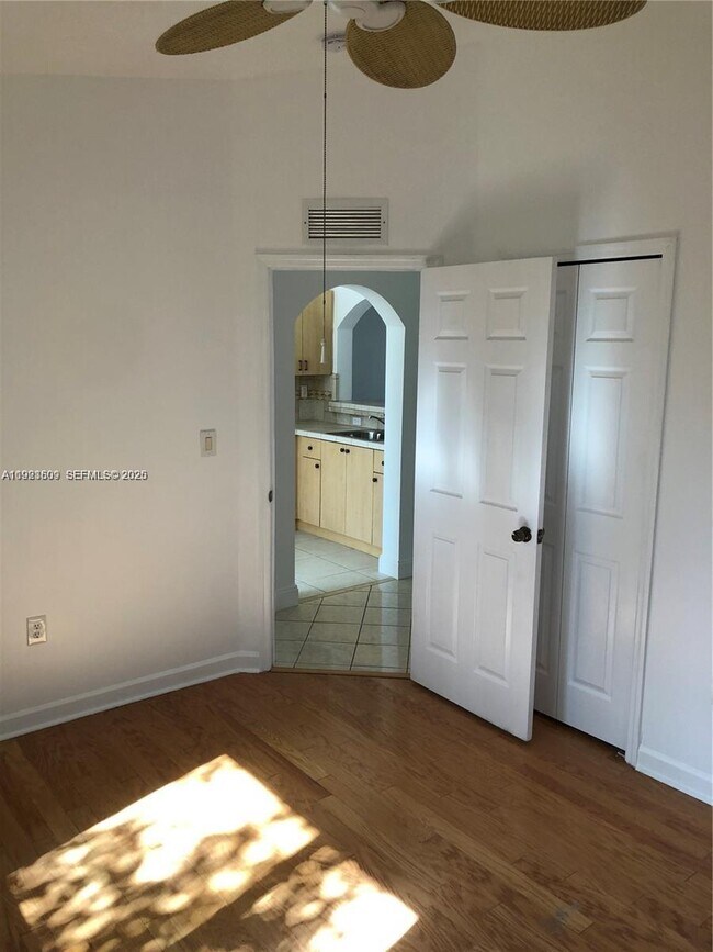 Building Photo - 1240 SE 31st Ct