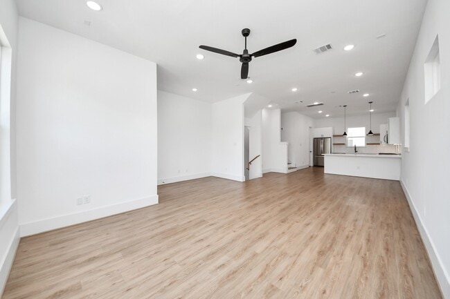 Building Photo - 4806 Cochran St