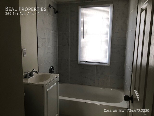 Building Photo - 369 1st Ave