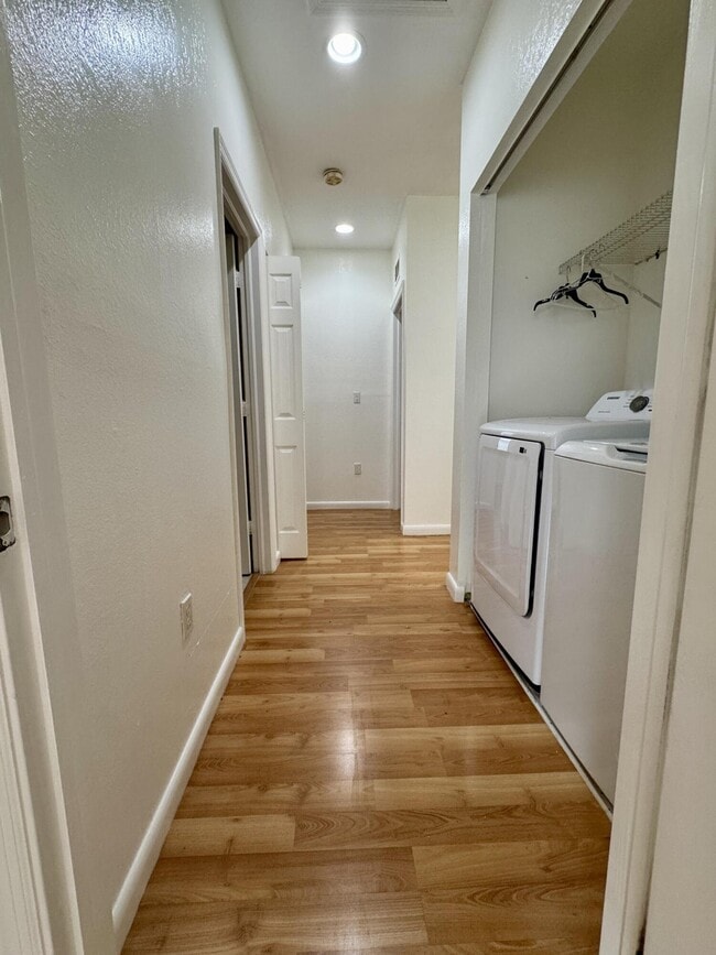 Building Photo - 209 Talia Cir