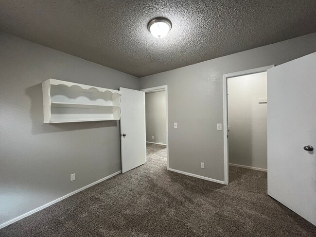 Building Photo - 3 bedroom house in Broken Arrow!