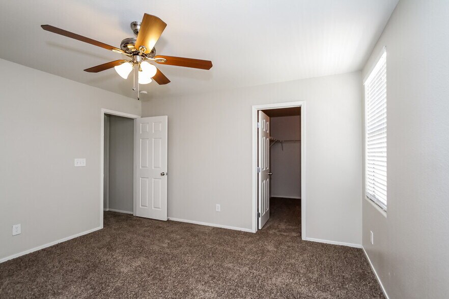 Building Photo - 5876 Secret Island Dr
