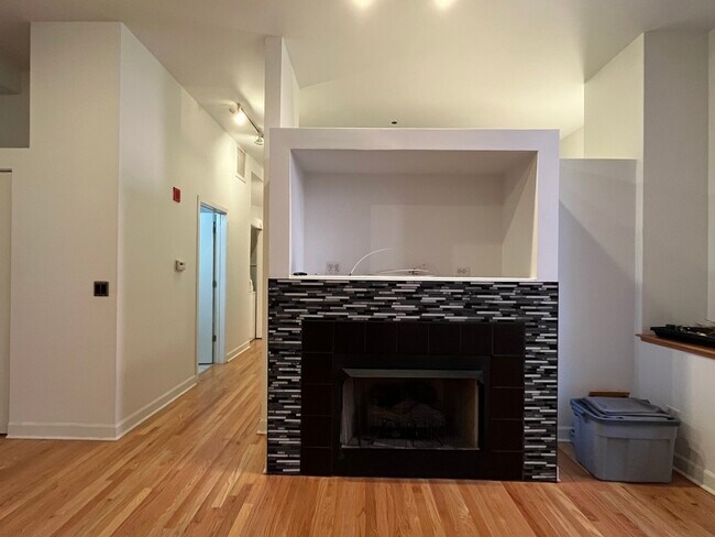 Building Photo - 208 W Washington St