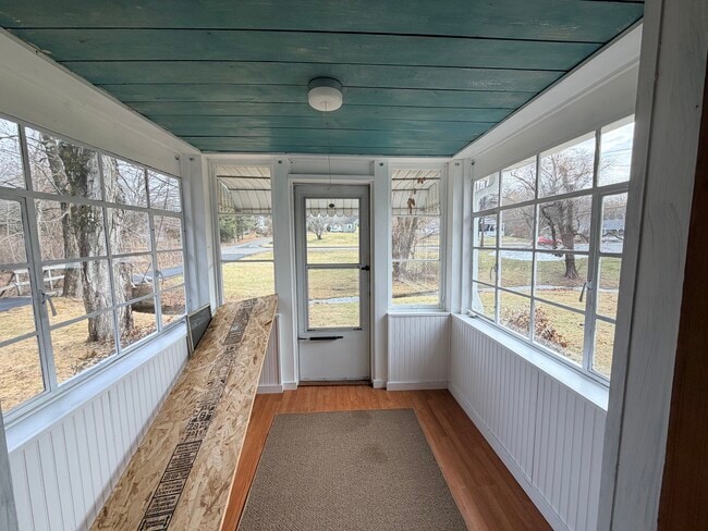 Building Photo - 2450 Foxon Rd