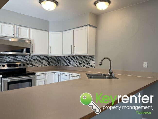 Building Photo - Fern Hill Family Home: Jack & Jill Bath, F...
