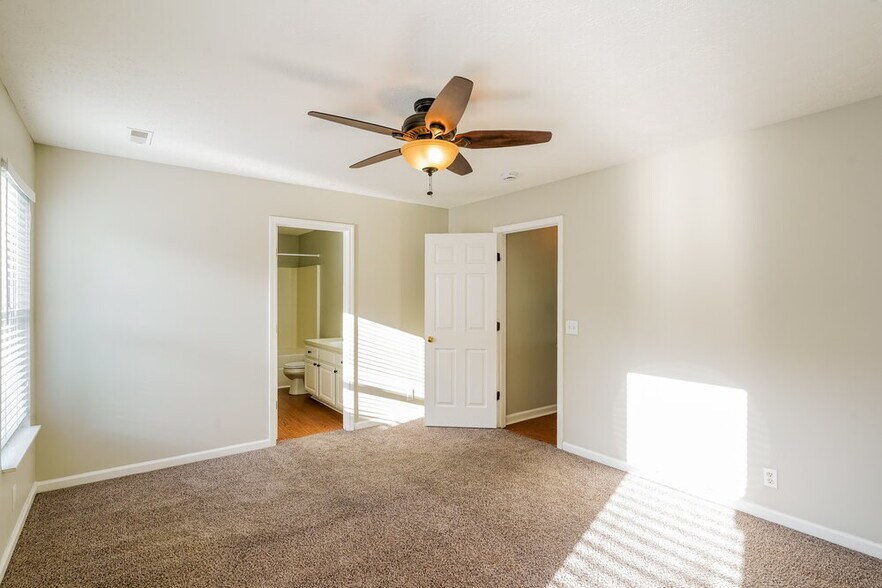 Building Photo - 2136 Blake Dr