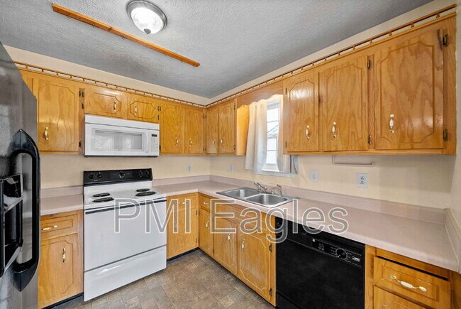 Building Photo - 114 Gleaves Ln