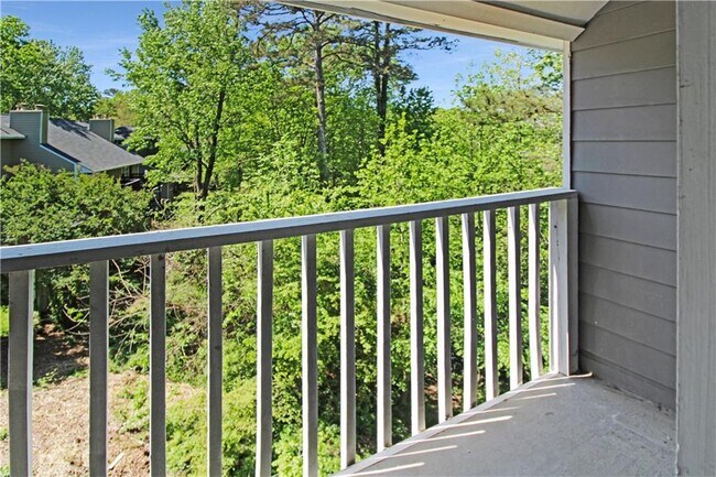 Building Photo - 204 Ivy Green Ln SE