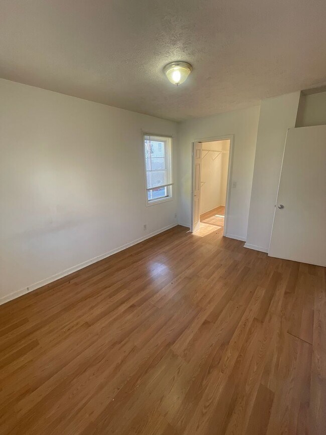 Building Photo - 205 S 37th St