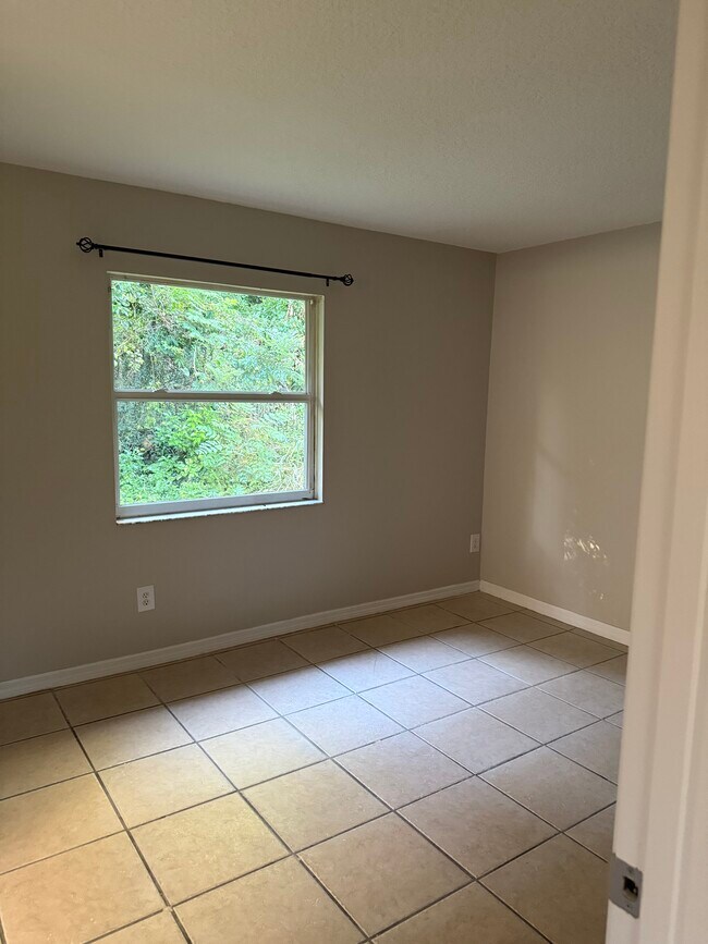 Building Photo - 56 Saint Johanna Dr