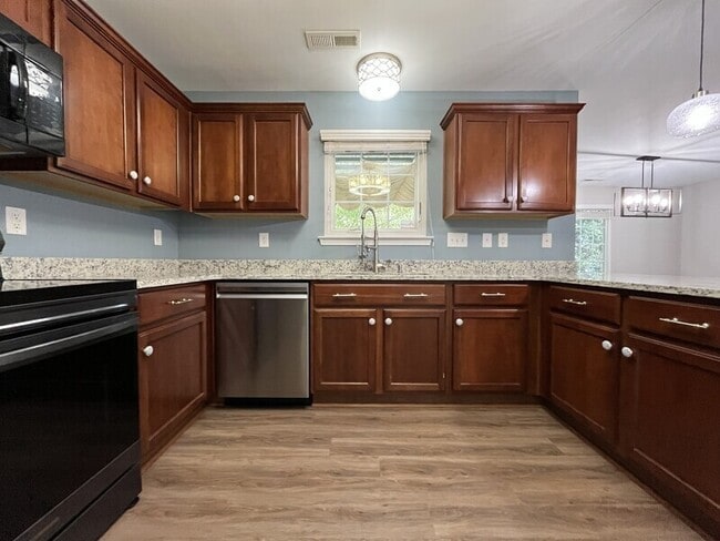 Building Photo - 2043 Covered Bridge Ct