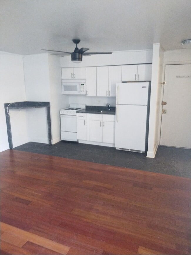 Building Photo - 5515 S Cornell Ave