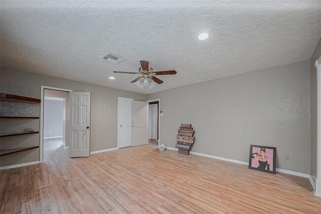 Building Photo - 4015 Black Locust Dr