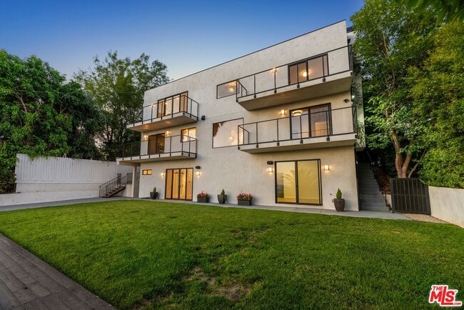 Building Photo - 105 Sequoia Dr