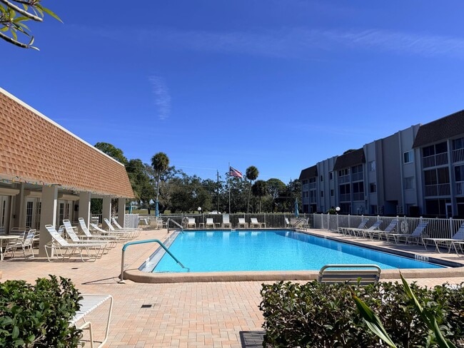 Building Photo - 1/1 CONDO 55 + COMMUNITY - GLEN OAKS, CLOSE TO DOWNTOWN SRQ!