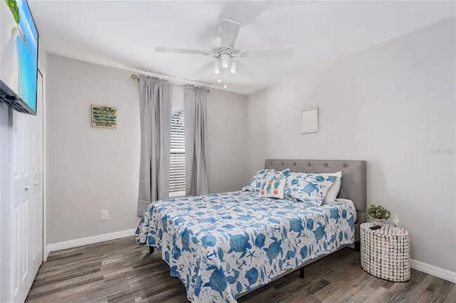 Building Photo - 2705 SW 11th Pl