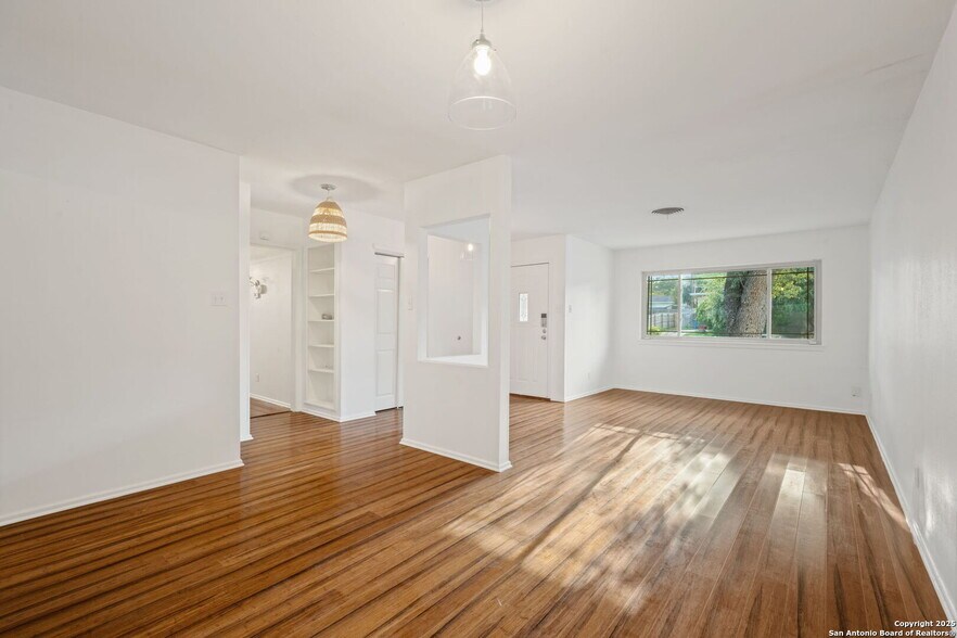 Building Photo - 11110 Rendezvous Dr