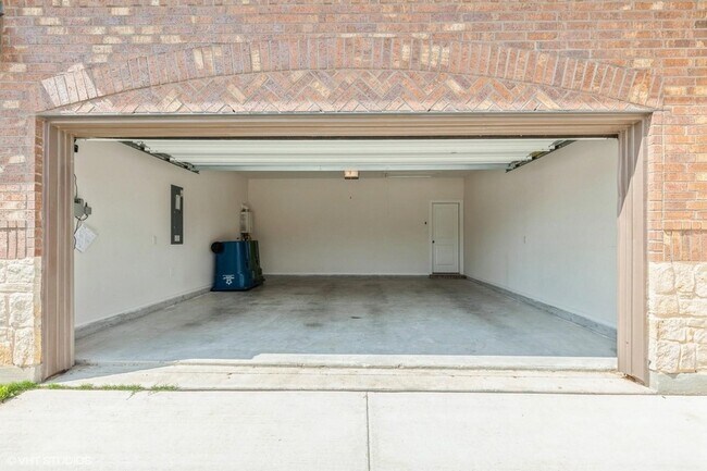 Building Photo - 10709 Klondike Ln