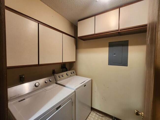 Building Photo - Village Quarter Ground Level Condo