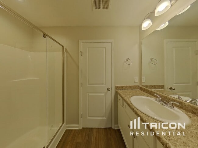 Building Photo - 2277 Wentworth Park Dr