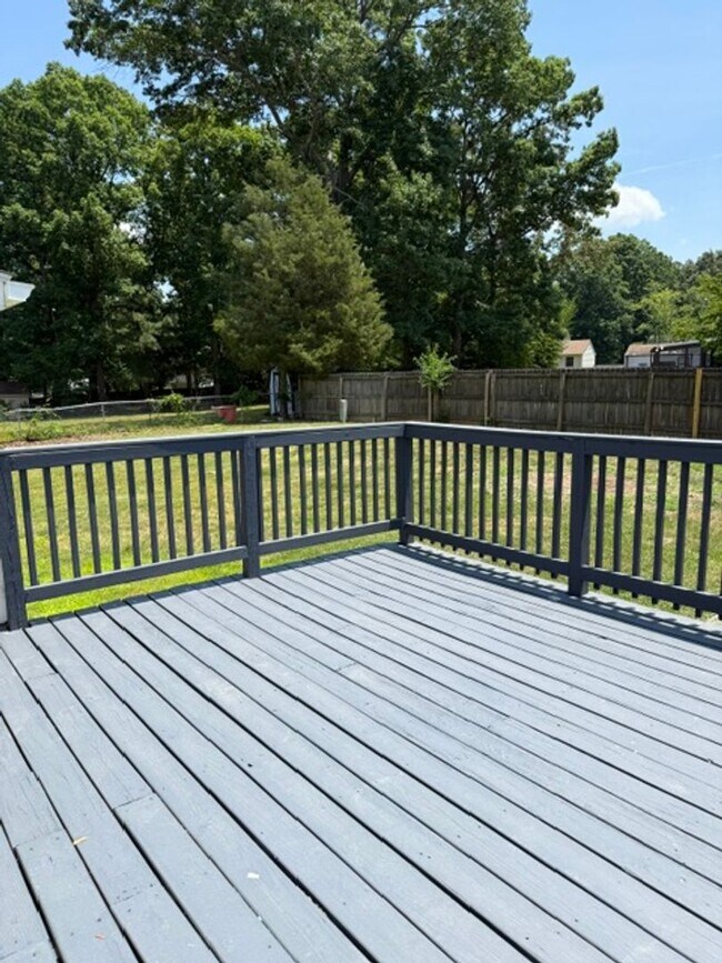 Building Photo - 302 Cottonwood Ln