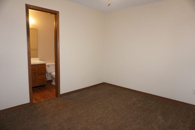 Building Photo - Westside 2/2 Townhome