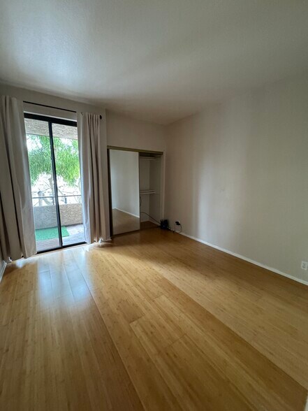 Guest bed - 11077 Palms Blvd