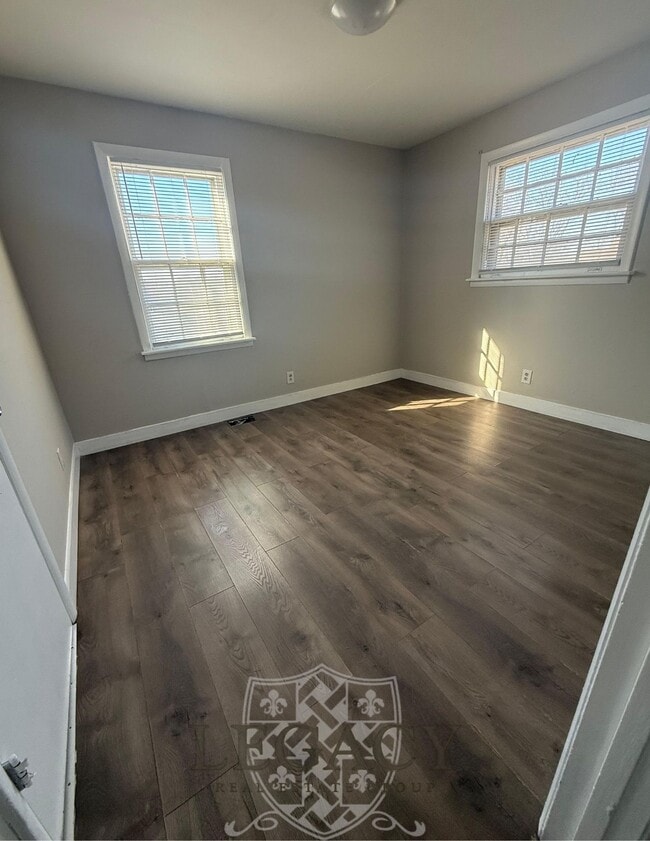 Building Photo - 1913 Laurinda Dr