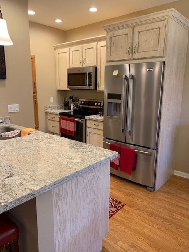 Building Photo - One bedroom condo/ Scottsdale