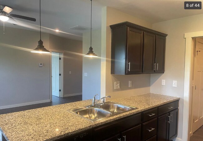 Building Photo - 3 Bedroom 2 Bathroom 2 CAR GARAGE