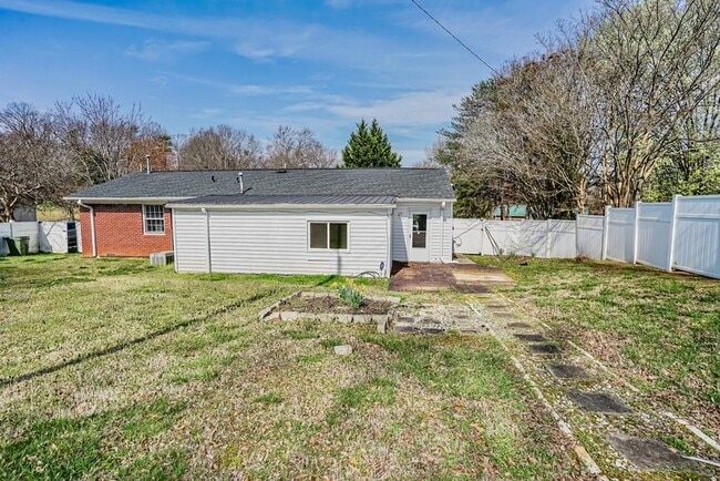 Building Photo - 123 Swinton Dr
