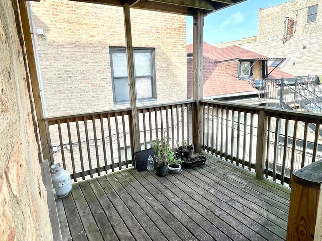 Building Photo - 1520 W Winona St