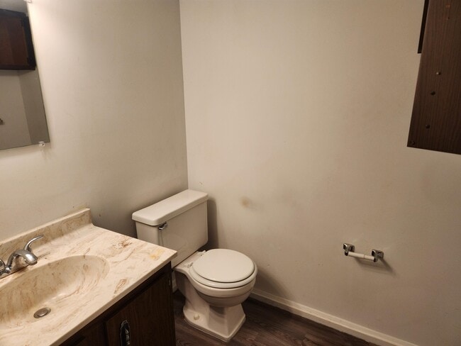 Building Photo - 944 Ravine Dr