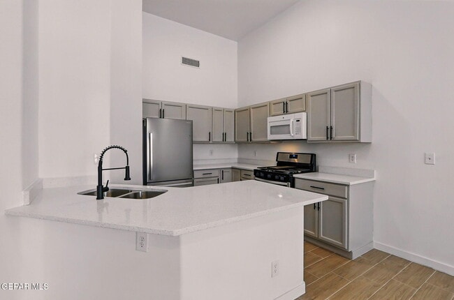 Building Photo - 5274 Sean Haggerty Dr