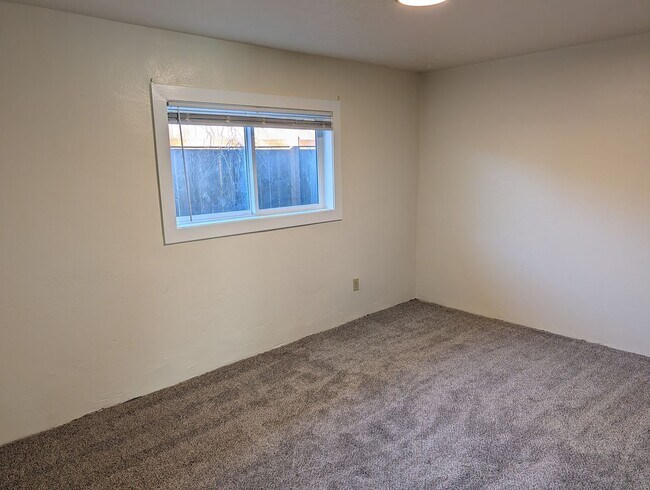 Building Photo - 665 NE 26th St