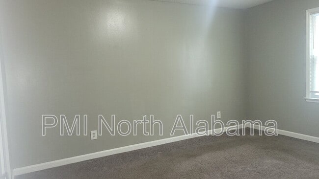 Building Photo - 4428 Bonnell Dr NW