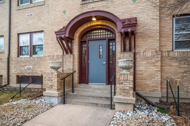 Building Photo - University Park 1 bed 1 bath Condo in walking distance to DU! MOVE IN SPECIAL!