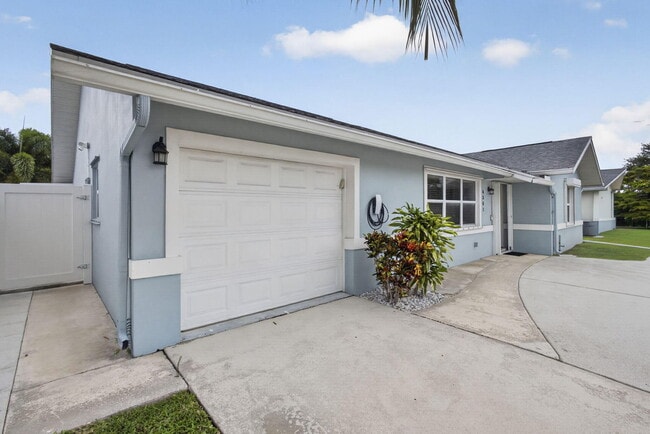 Building Photo - 4361 Fuschia Cir N