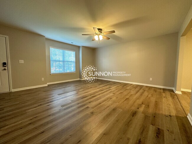 Building Photo - Newly Remodeled 5 Bed 2.5 Bath