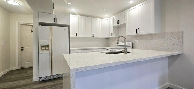 Building Photo - 5539 Courtyard Dr